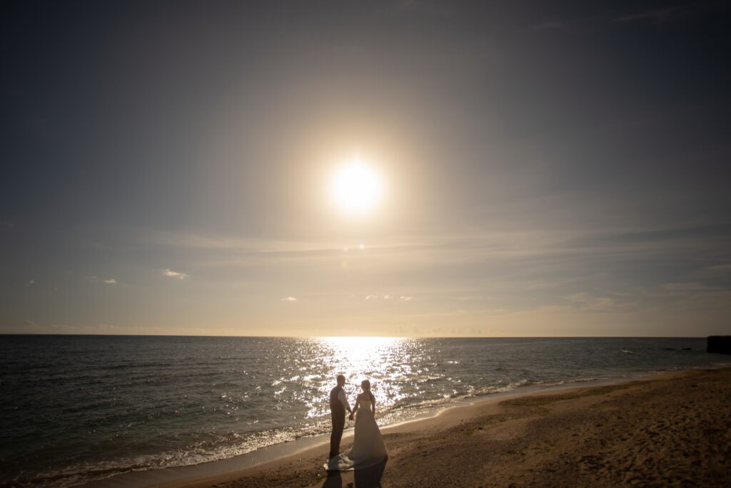 緑や青いビーチを撮影して、最後にサンセットも撮れてお二人と贅沢な1日を過ごしました。