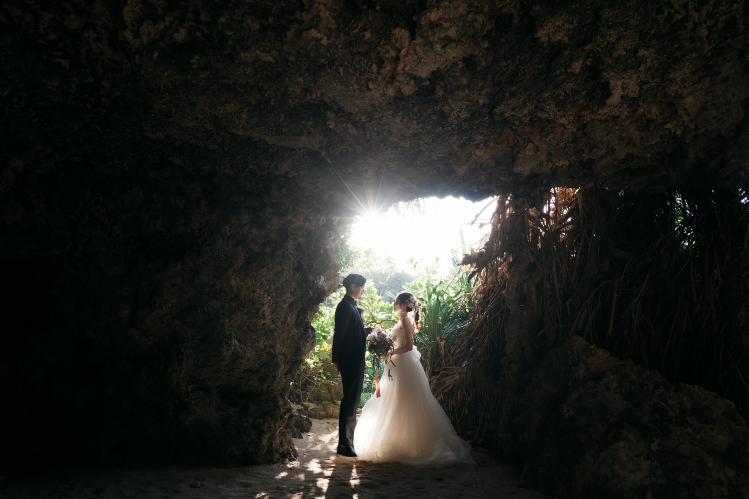 ザネー浜の洞窟